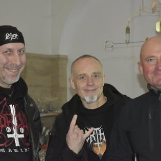 Metalowa scena związana z Morthan